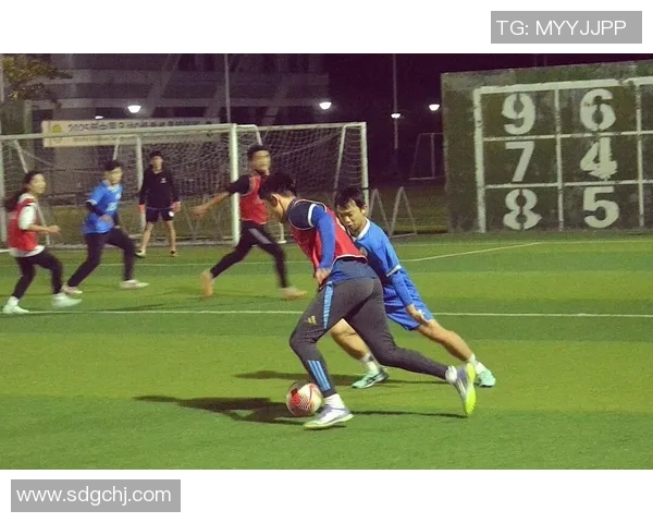 中外足球明星对抗赛激情碰撞展现足球魅力与友谊的盛宴